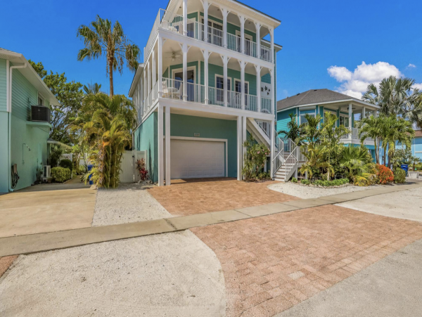 Expansive Beach Home - Casual Luxury - Steps to the Beach